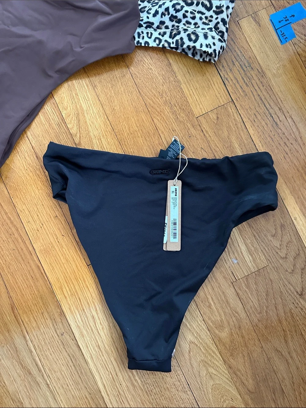Skims bikini bottoms, black size small. BNWT
